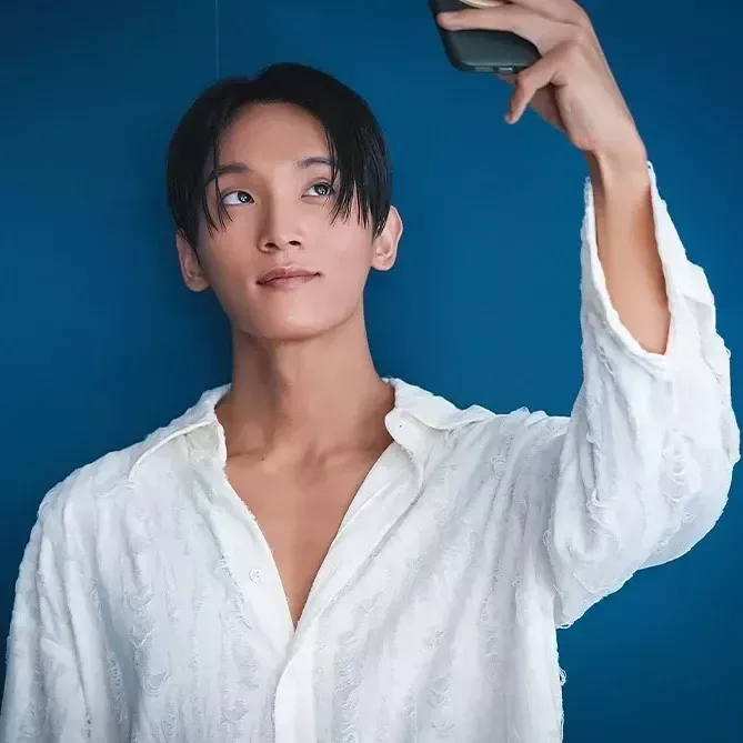 Recent activity shot of Choi Hojong