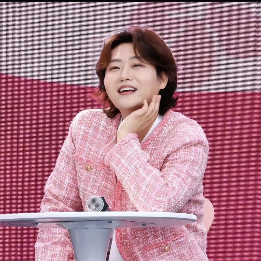 A moment captured by a fan of Min Soohyun