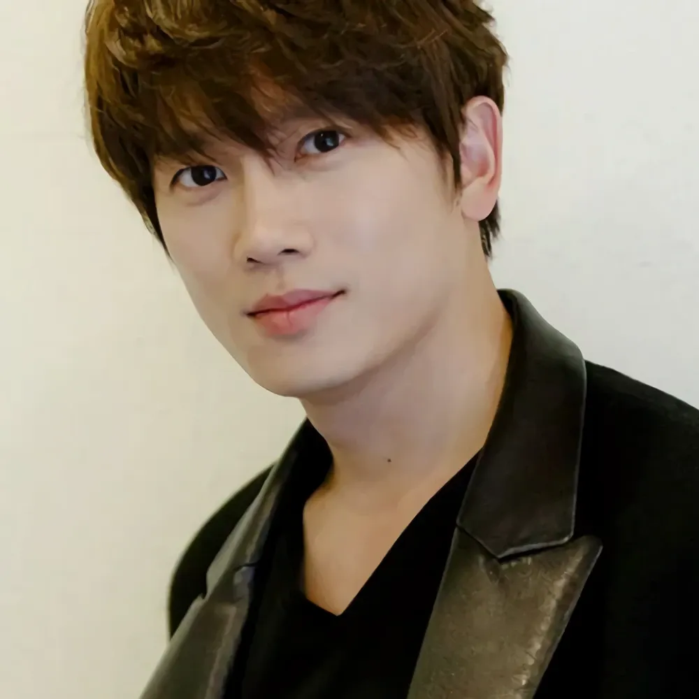 Recent activity shot of Ji Sung