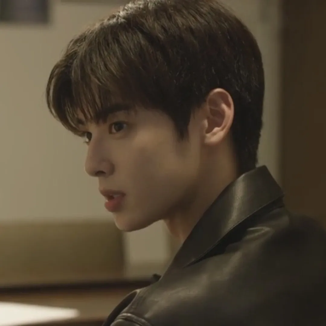 A moment captured by a fan of Cha Eunwoo