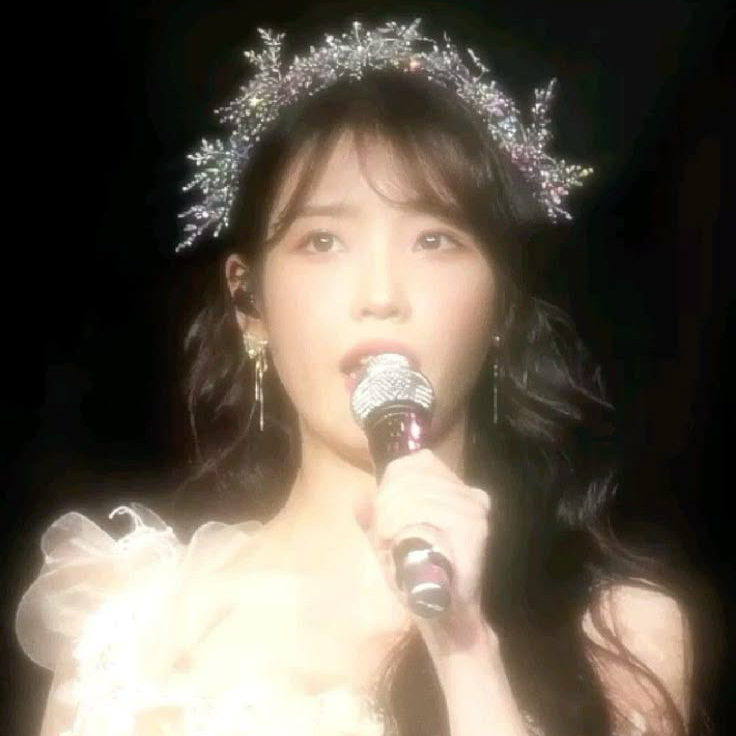 Behind-the-scenes cut of IU