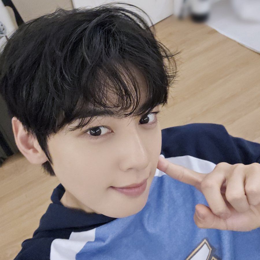 A moment captured by a fan of Cha Eunwoo