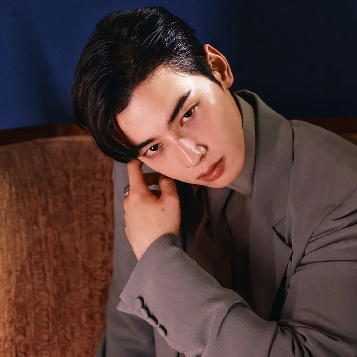 Behind-the-scenes cut of Cha Eunwoo
