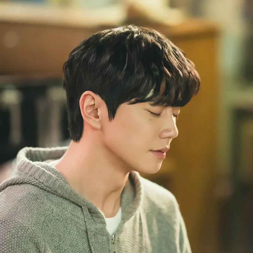 Behind-the-scenes cut of Lee Junyoung