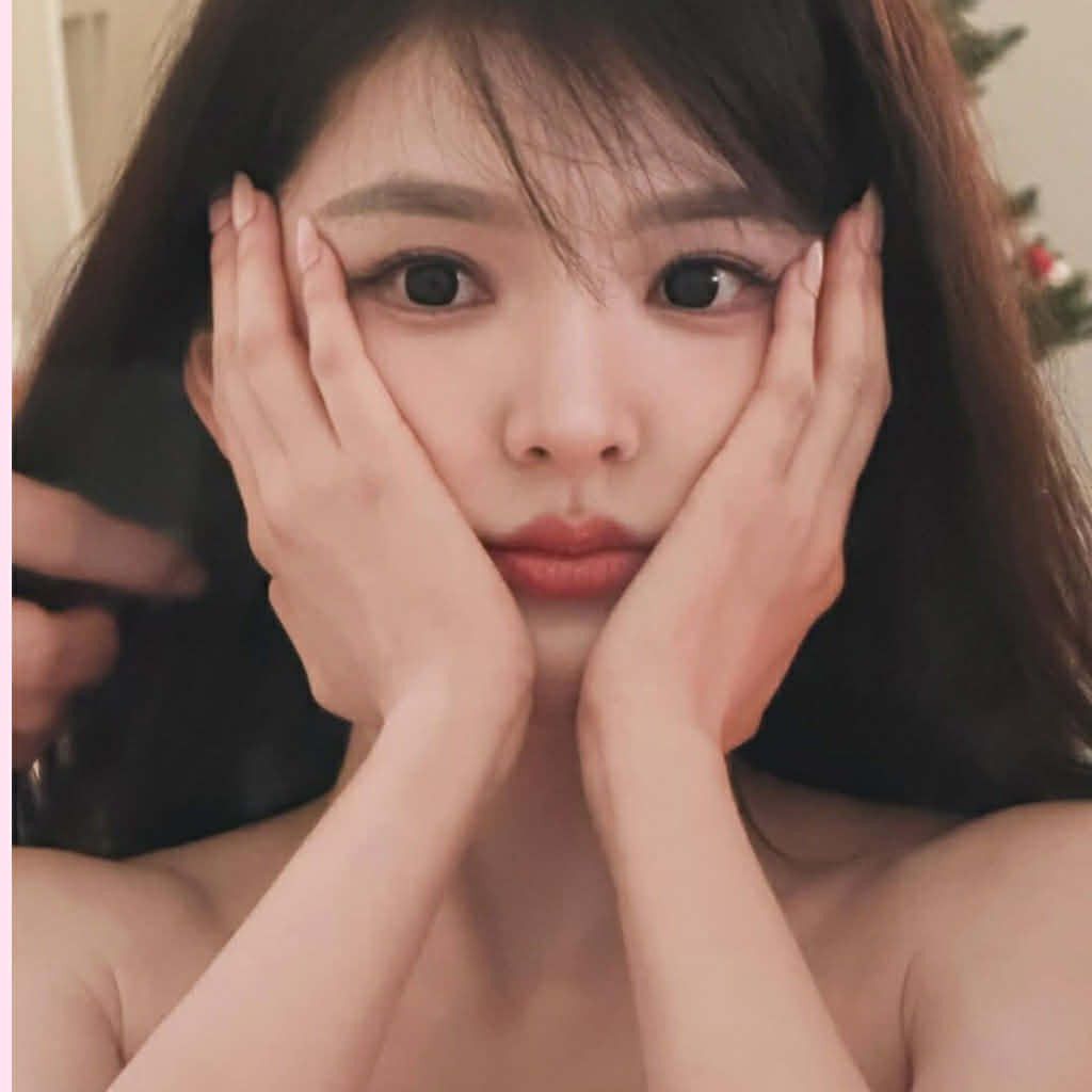 Recent activity shot of Zhang Ruonan