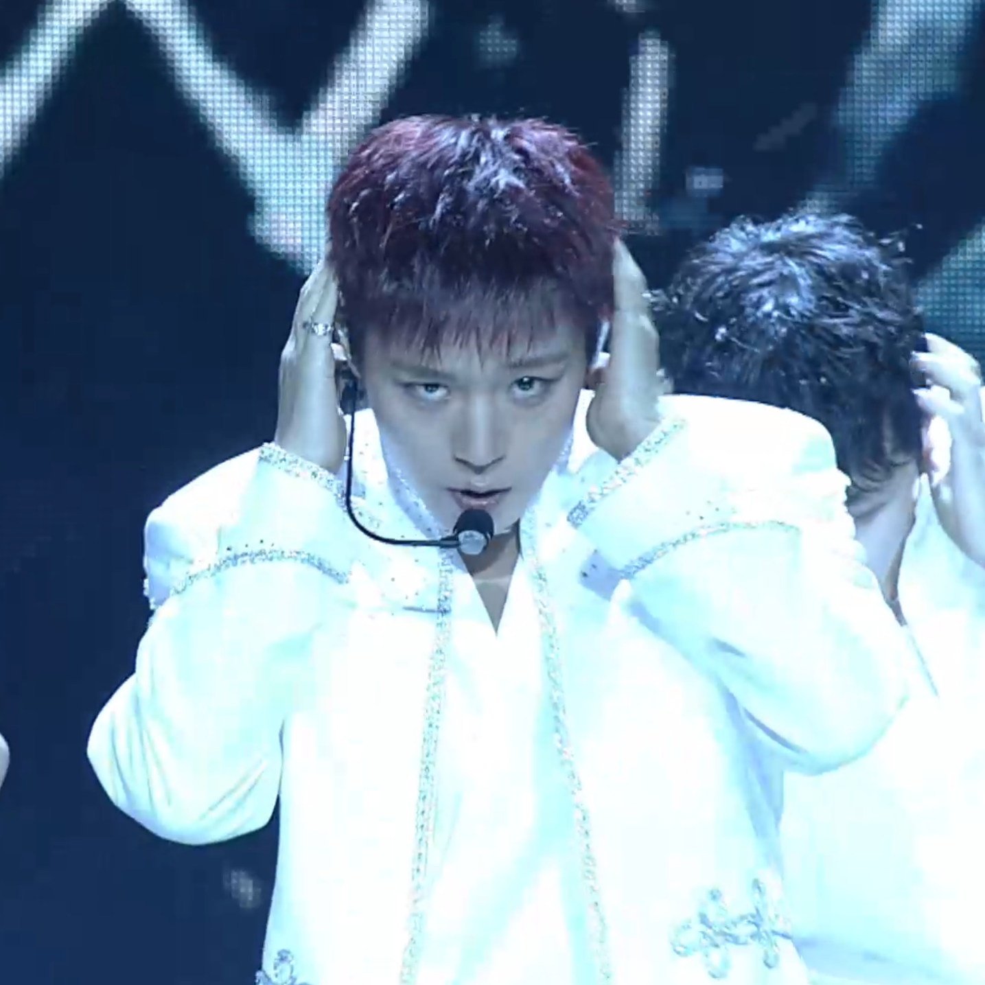 Behind-the-scenes cut of Park Jihoon