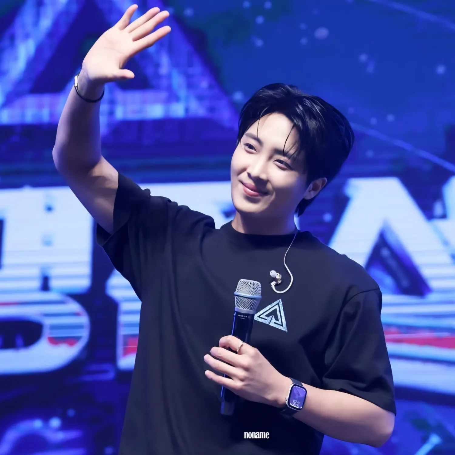 A moment captured by a fan of Hwang Yunsung