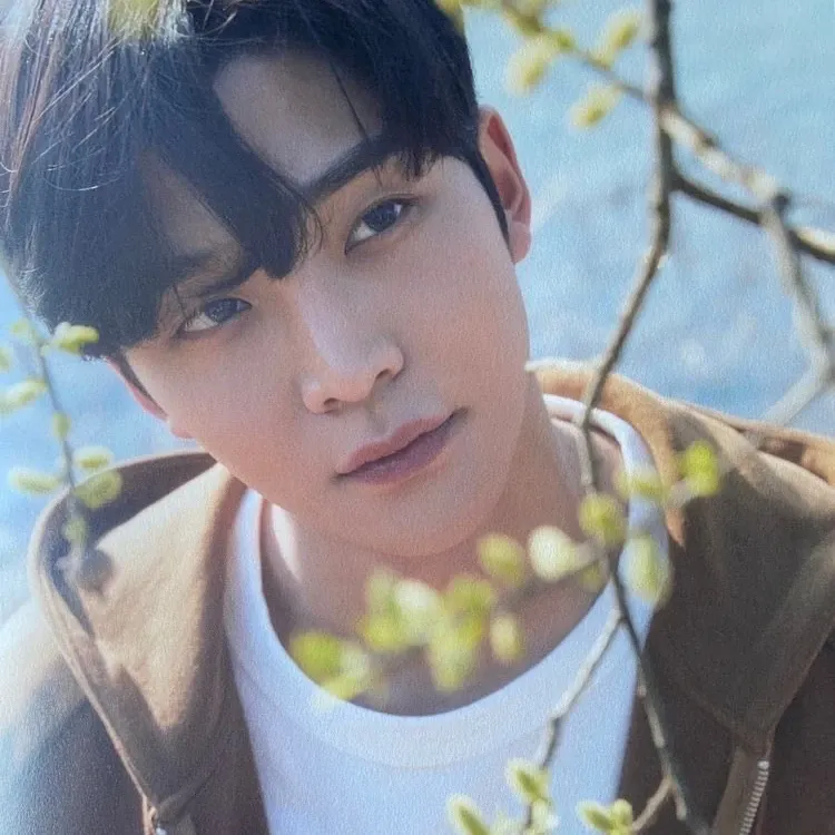 Foto kegiatan terbaru dari Rowoon
