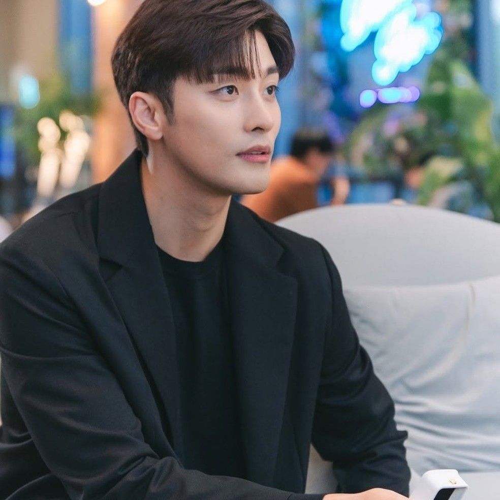 A moment captured by a fan of Sunghoon