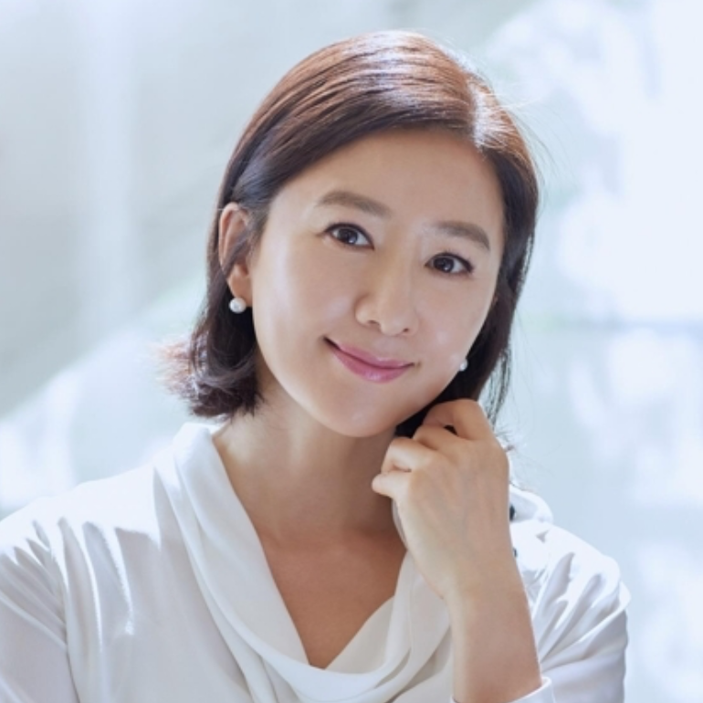 A moment captured by a fan of Kim Heeae