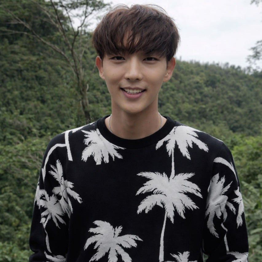 A moment captured by a fan of Lee Joongi