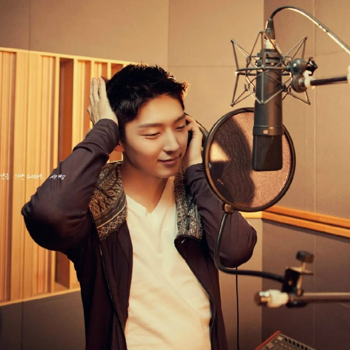 Behind-the-scenes cut of Lee Joongi