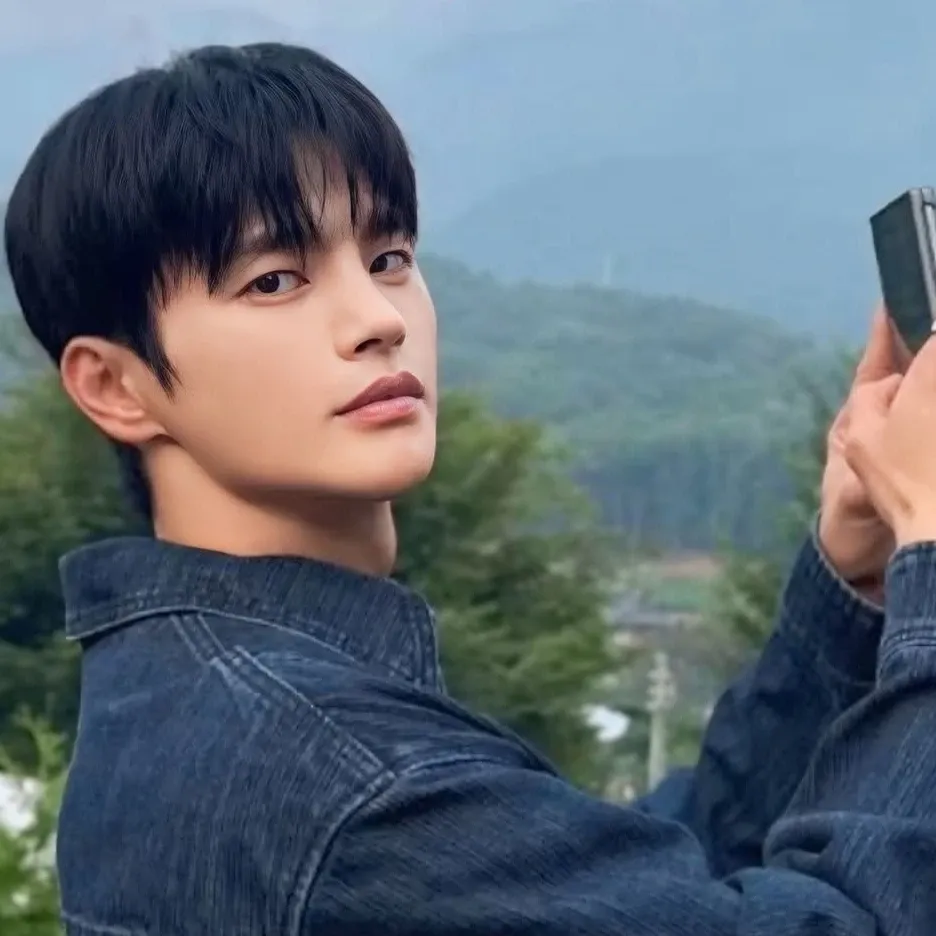 Recent activity shot of Seo Inguk