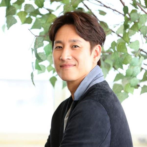 Behind-the-scenes cut of Lee Sunkyun