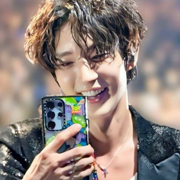 Behind-the-scenes cut of Lee Joongi