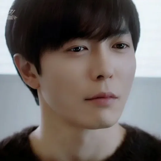 粉丝拍下的金材昱瞬间