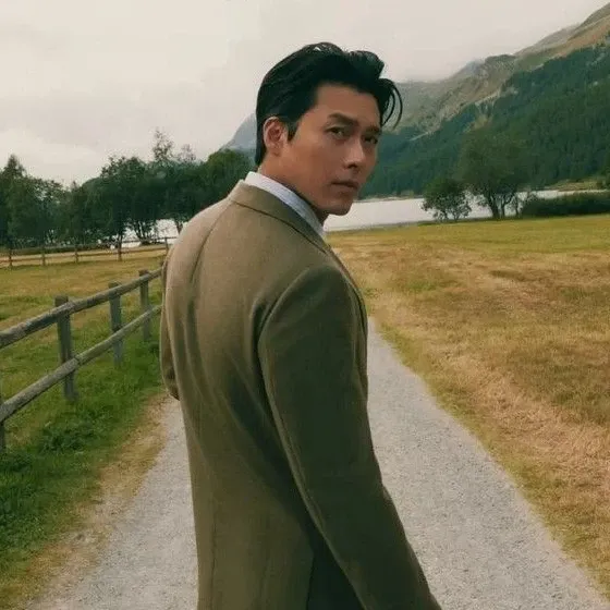 Momen yang diabadikan oleh penggemar Hyun Bin