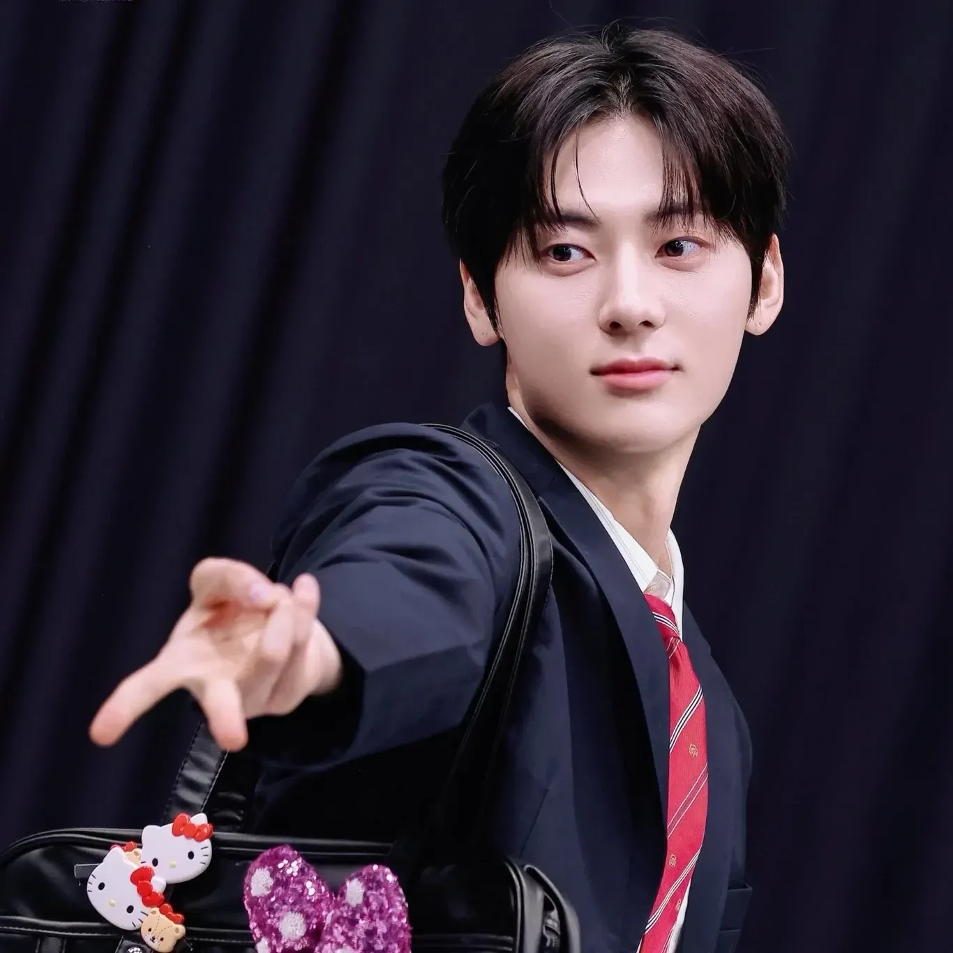 Behind-the-scenes cut of Hwang Minhyun