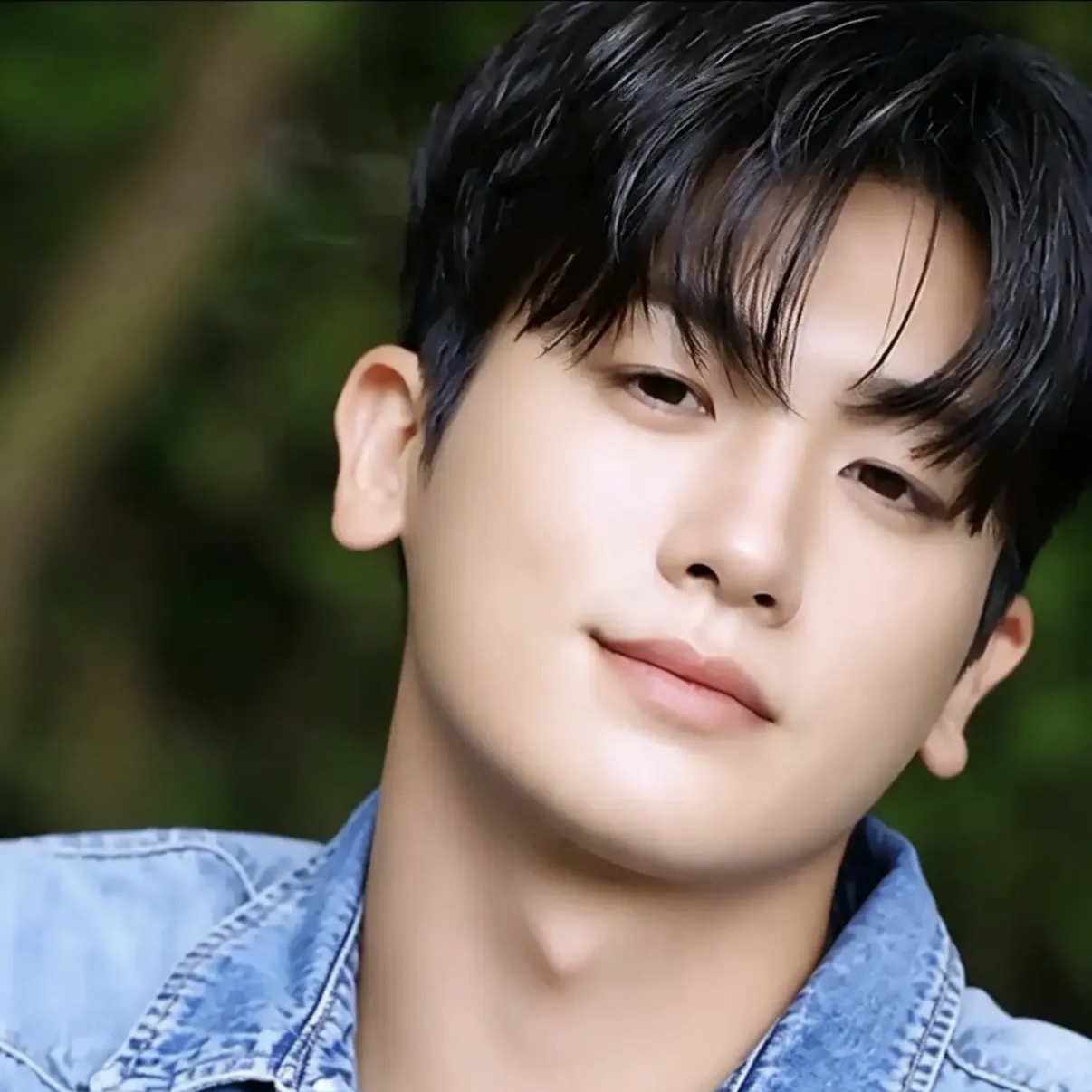 A moment captured by a fan of Park Hyungsik