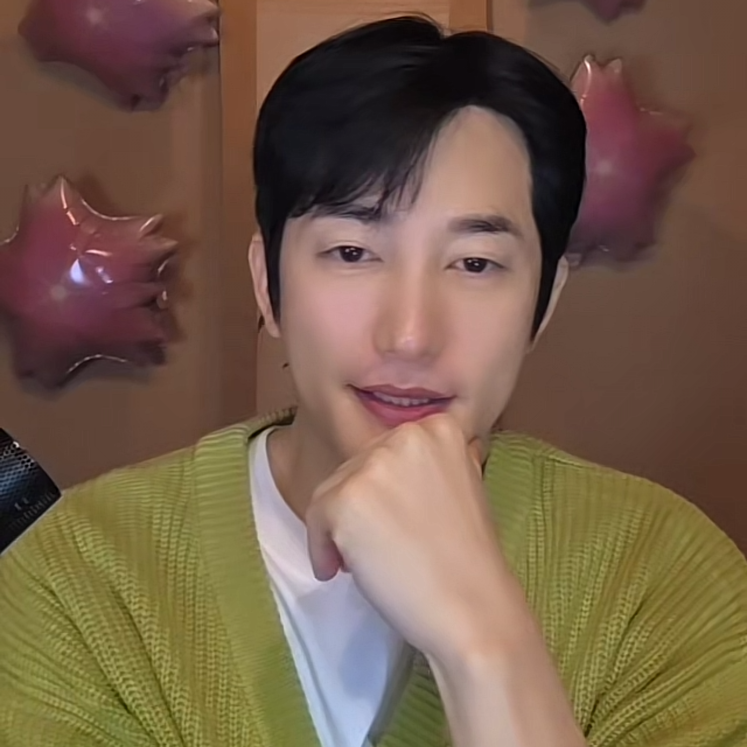 A moment captured by a fan of Park Sihoo
