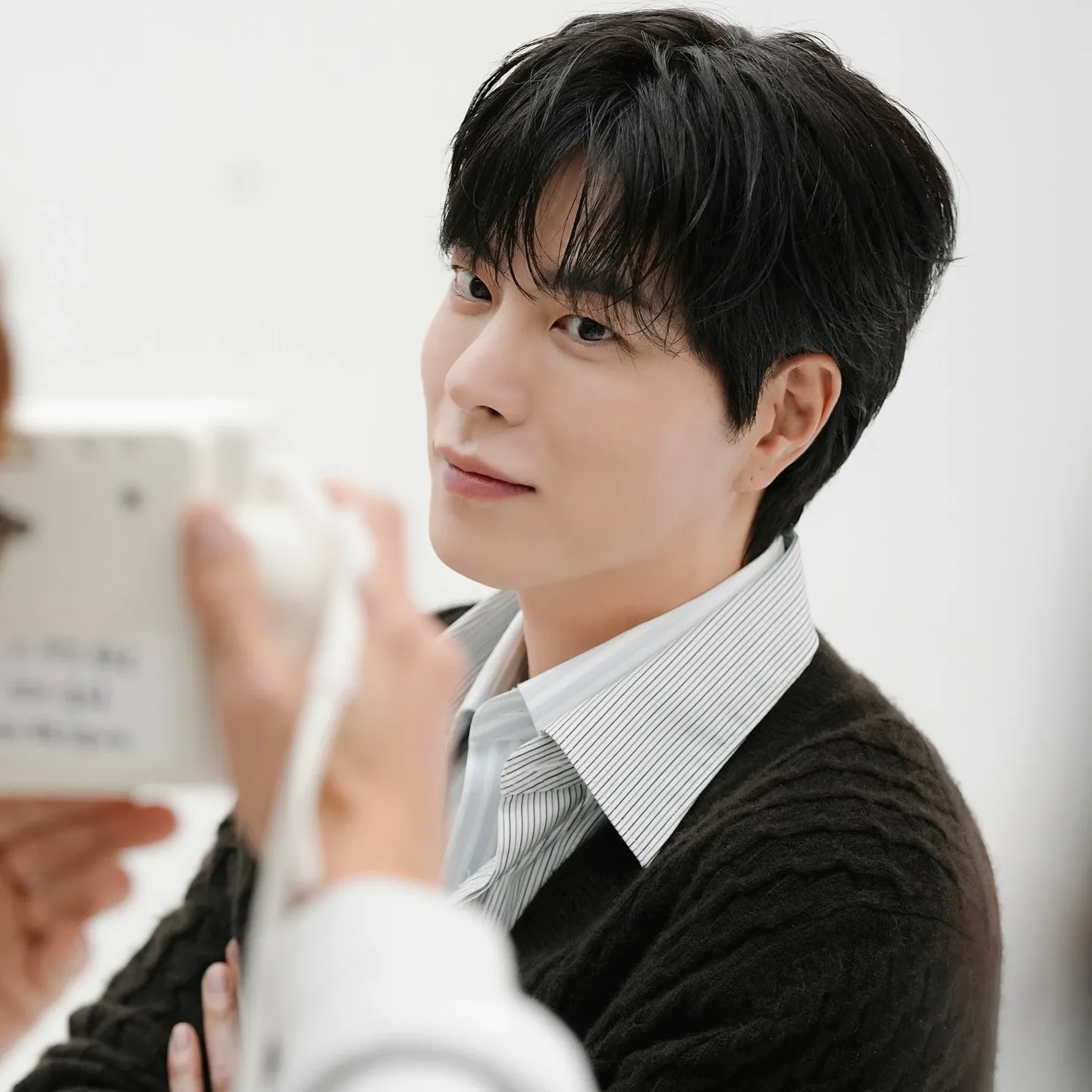 Behind-the-scenes cut of Hong Jonghyun