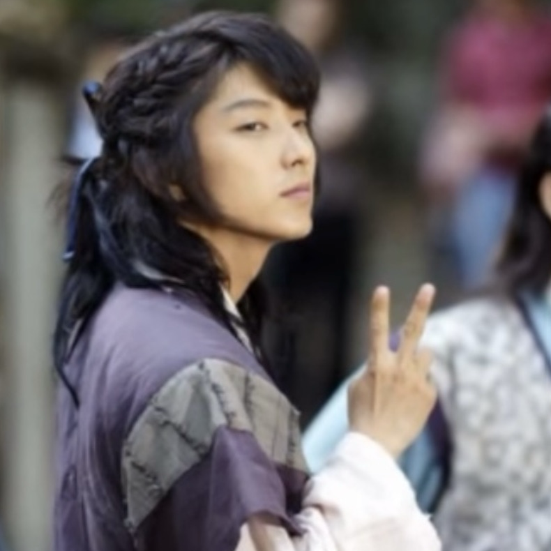 A moment captured by a fan of Lee Joongi