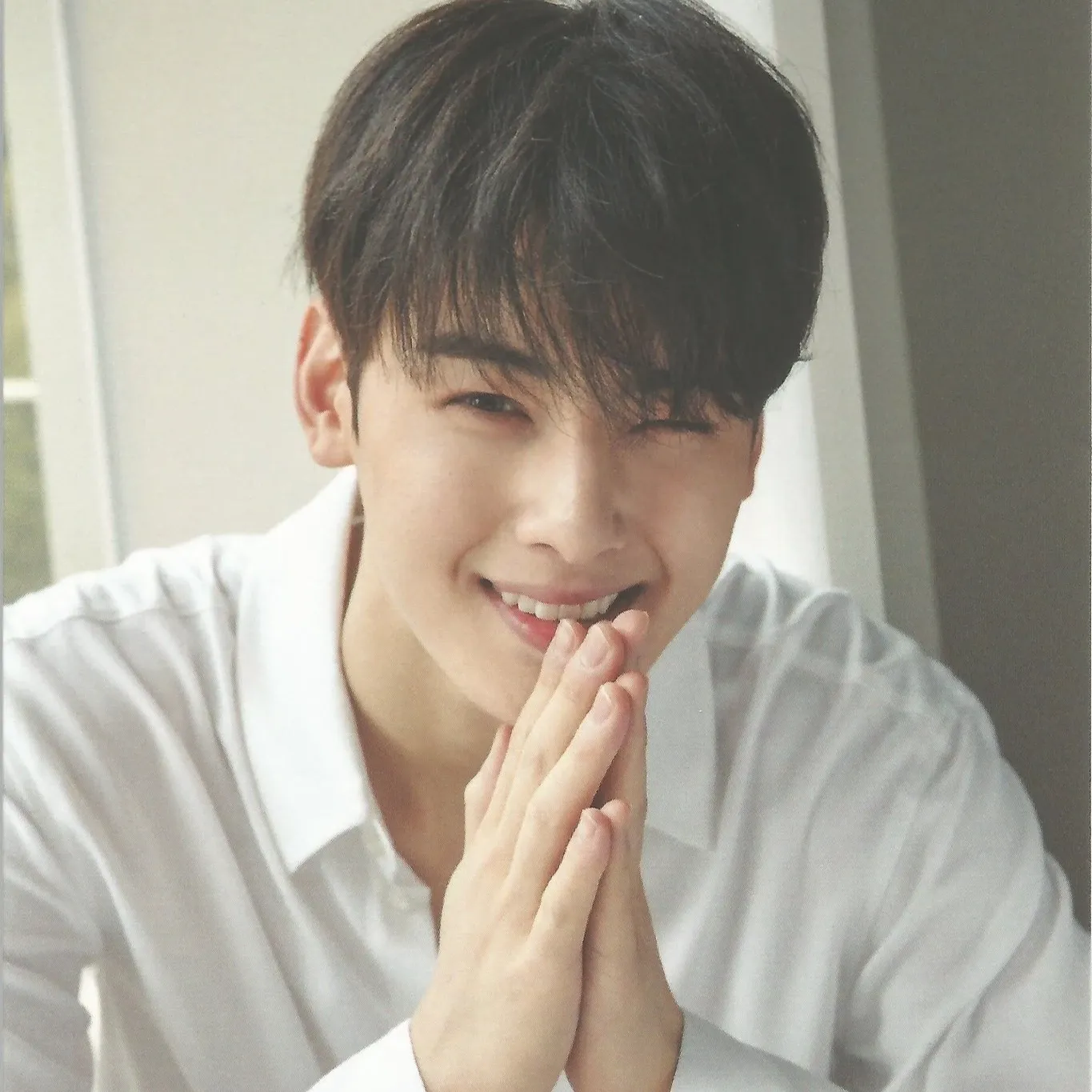 Behind-the-scenes cut of Cha Eunwoo