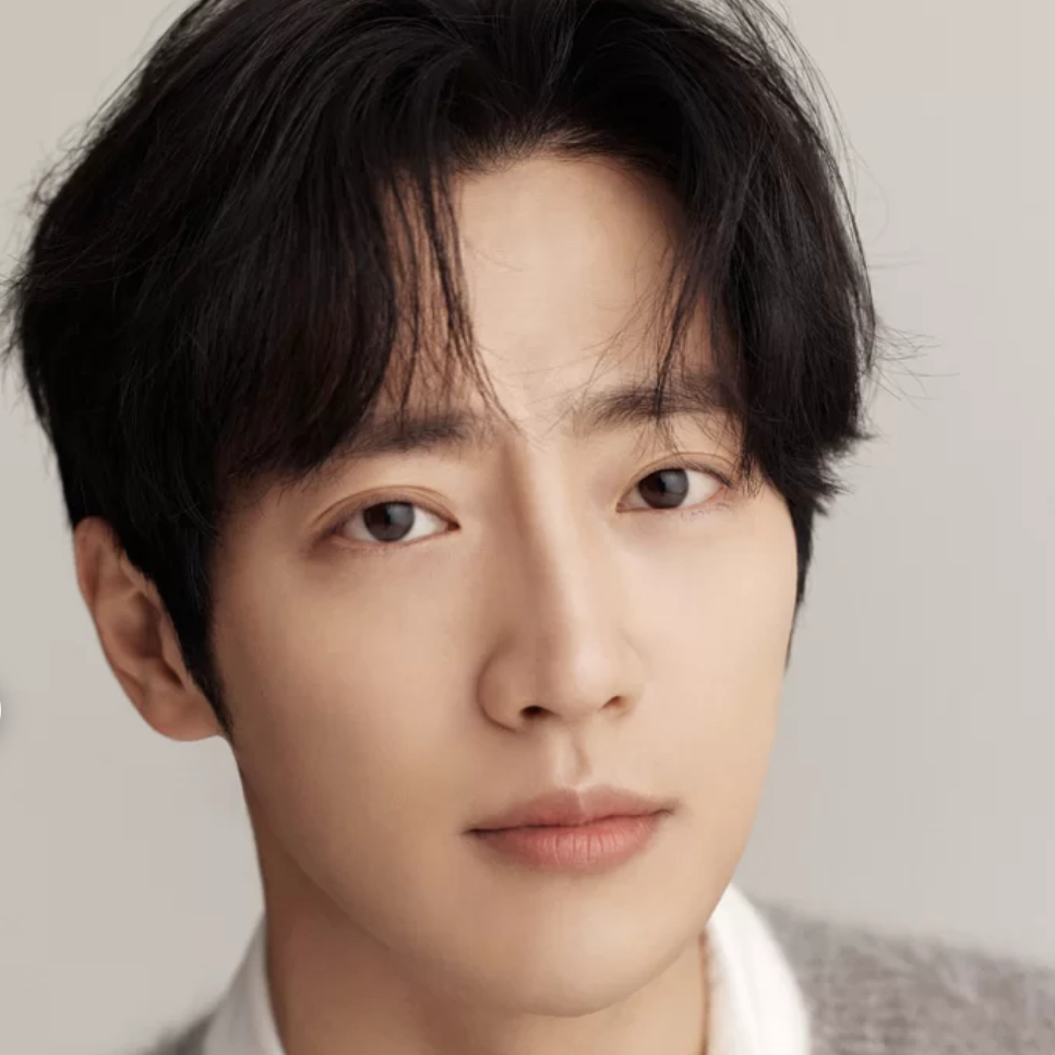 Behind-the-scenes cut of Lee Sangyeob