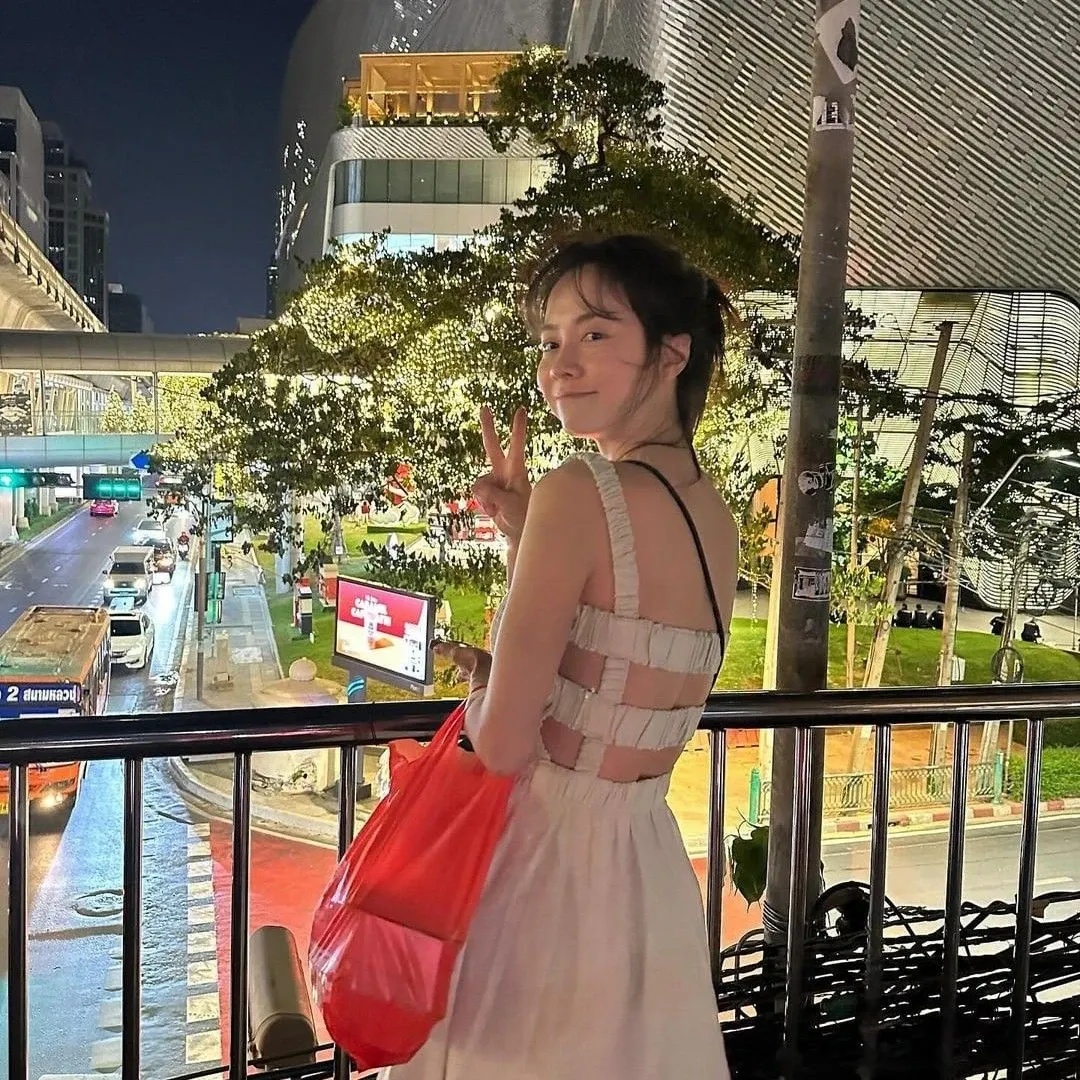 Cuplikan di balik layar dari Song Jihyo