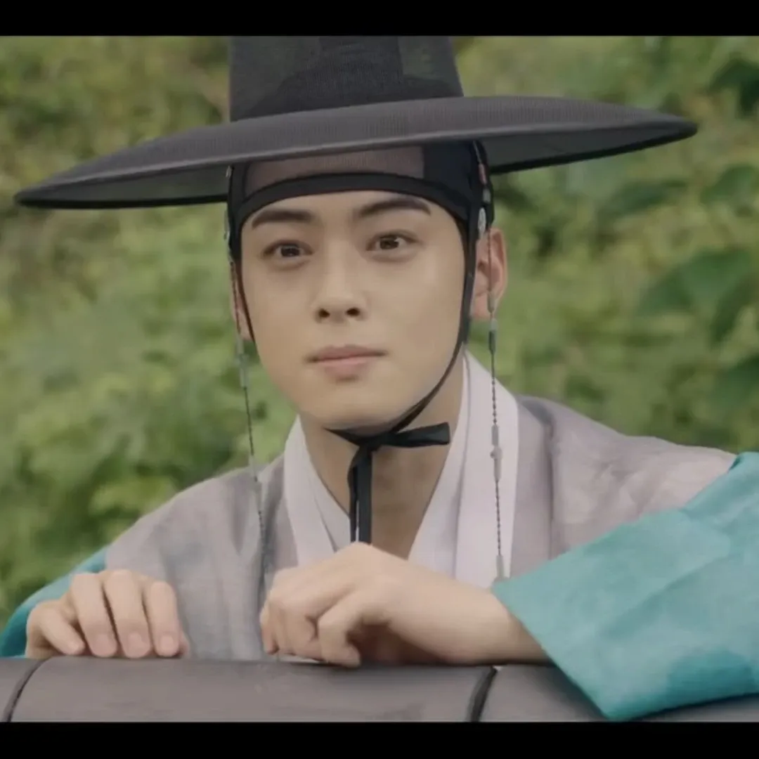 Latest photo of Cha Eunwoo