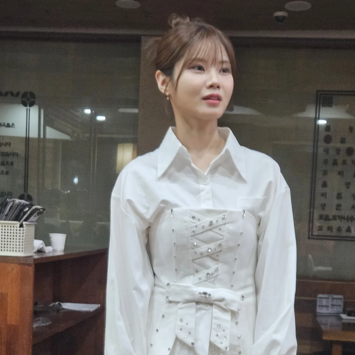 Behind-the-scenes cut of Bae Ahyeon