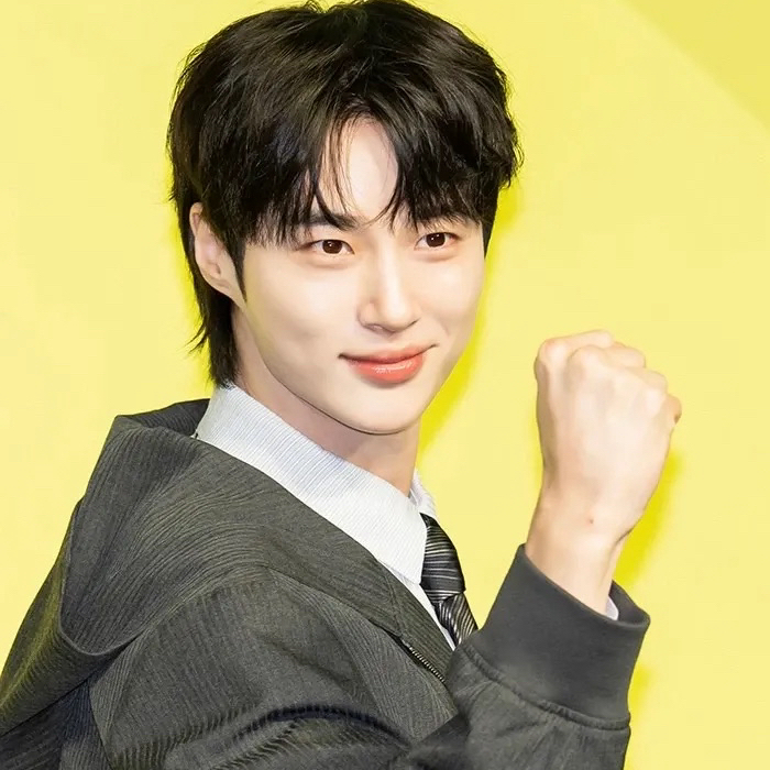 Recent activity shot of Byeon Wooseok