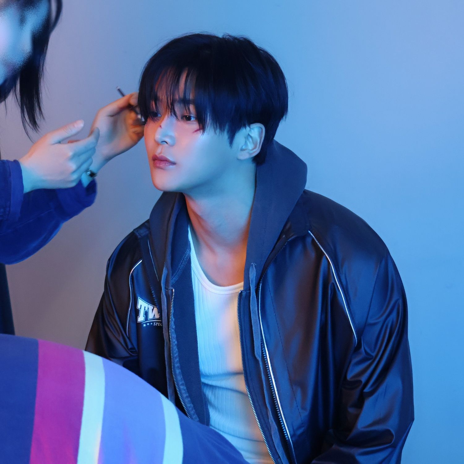 로운의 비하인드 컷