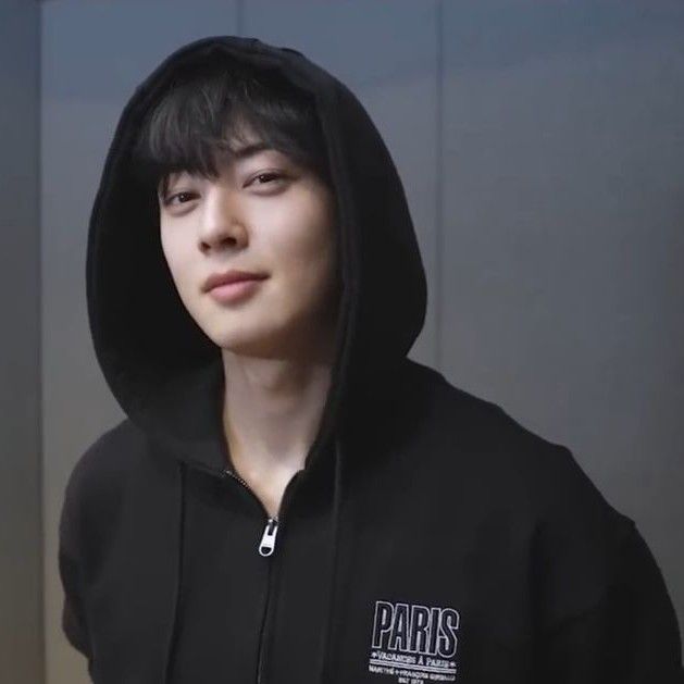 Latest photo of Cha Eunwoo