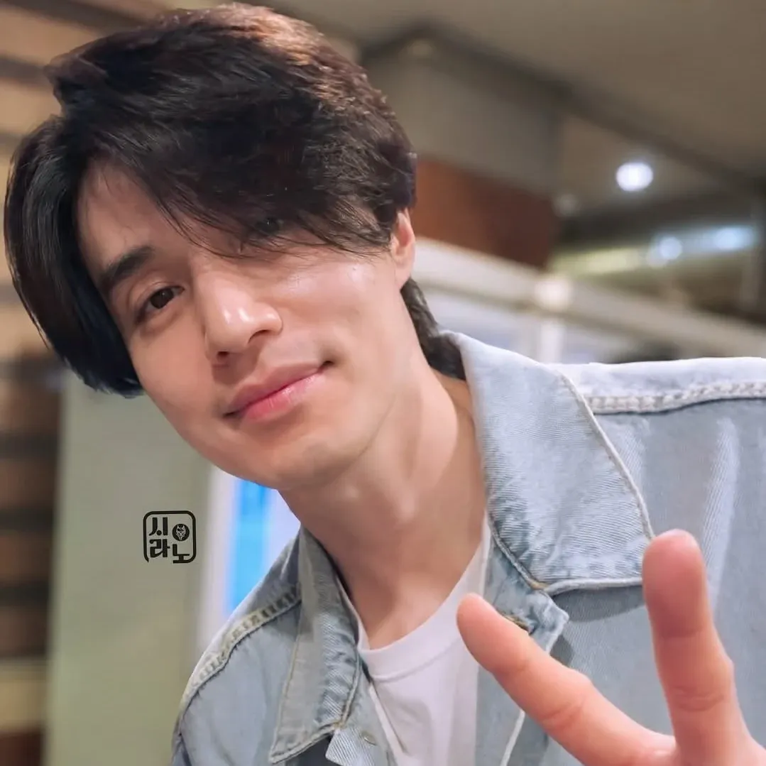Recent activity shot of Lee Dongwook