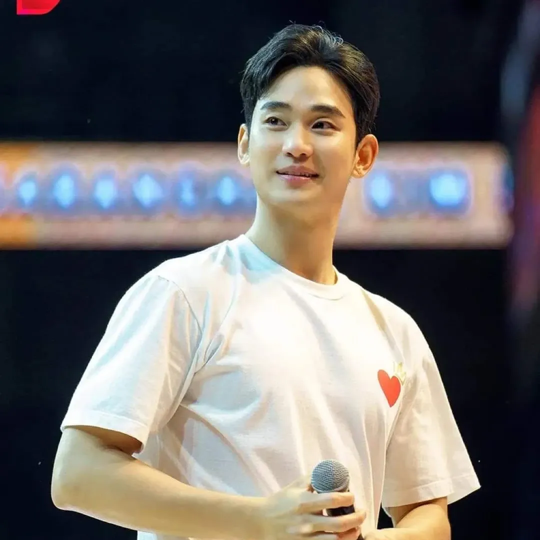 A moment captured by a fan of Kim Soohyun