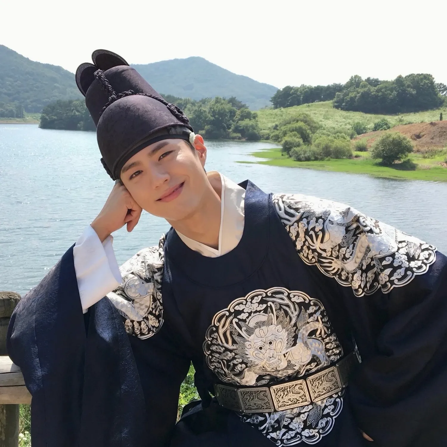 Behind-the-scenes cut of Park Bogum