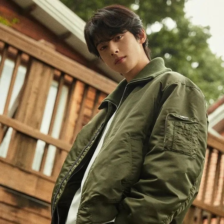 Recent activity shot of Cha Eunwoo