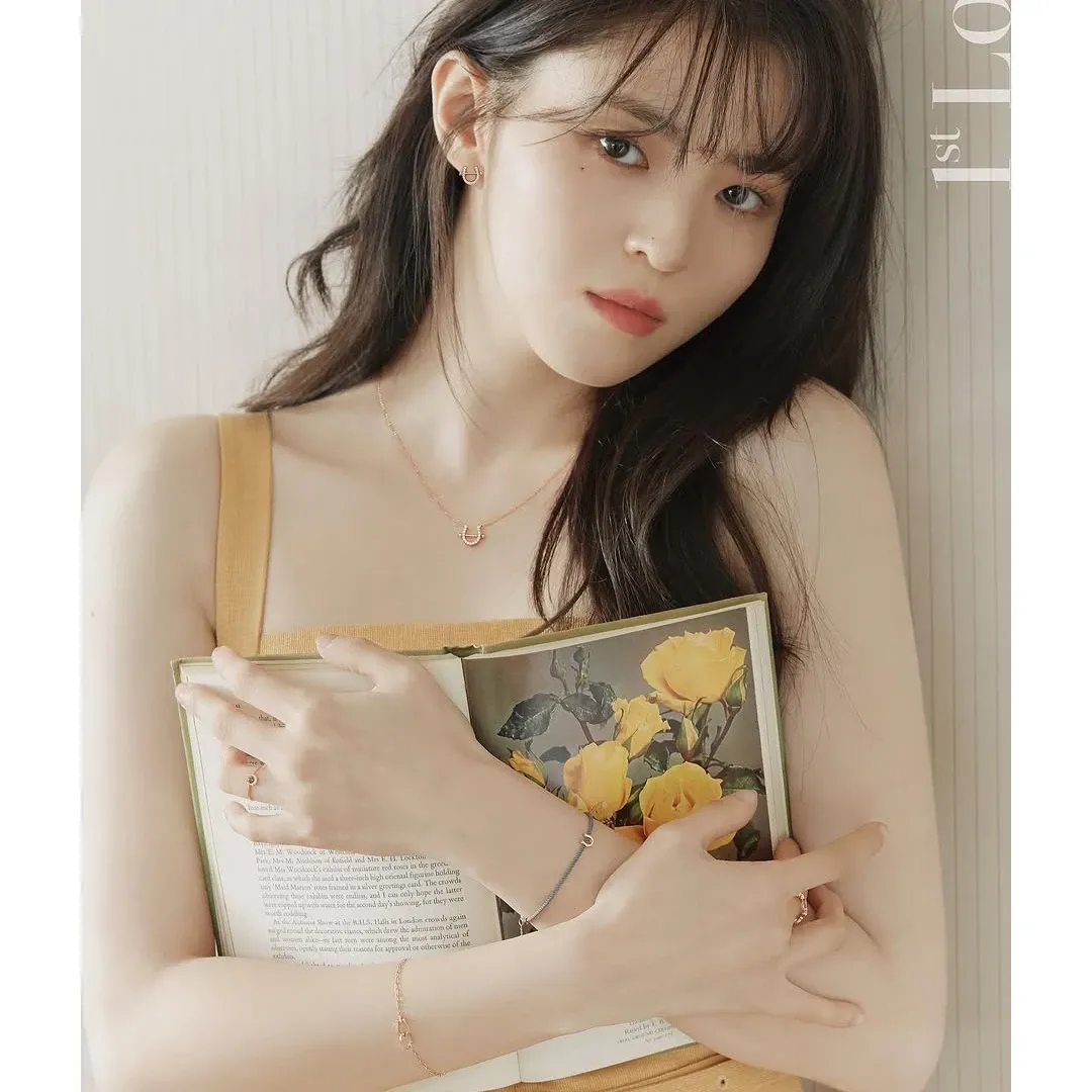 Behind-the-scenes cut of Han Sohee