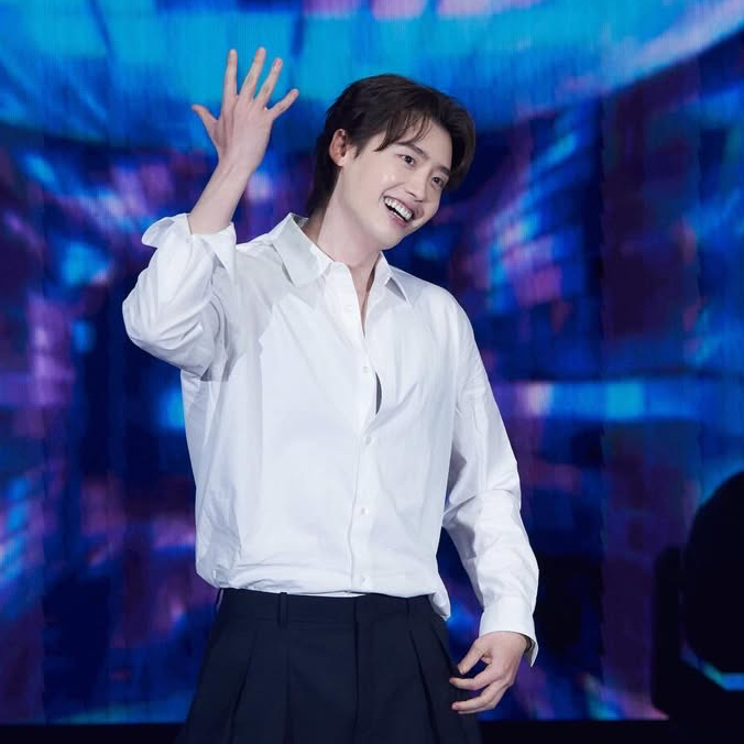 Behind-the-scenes cut of Lee Jongsuk