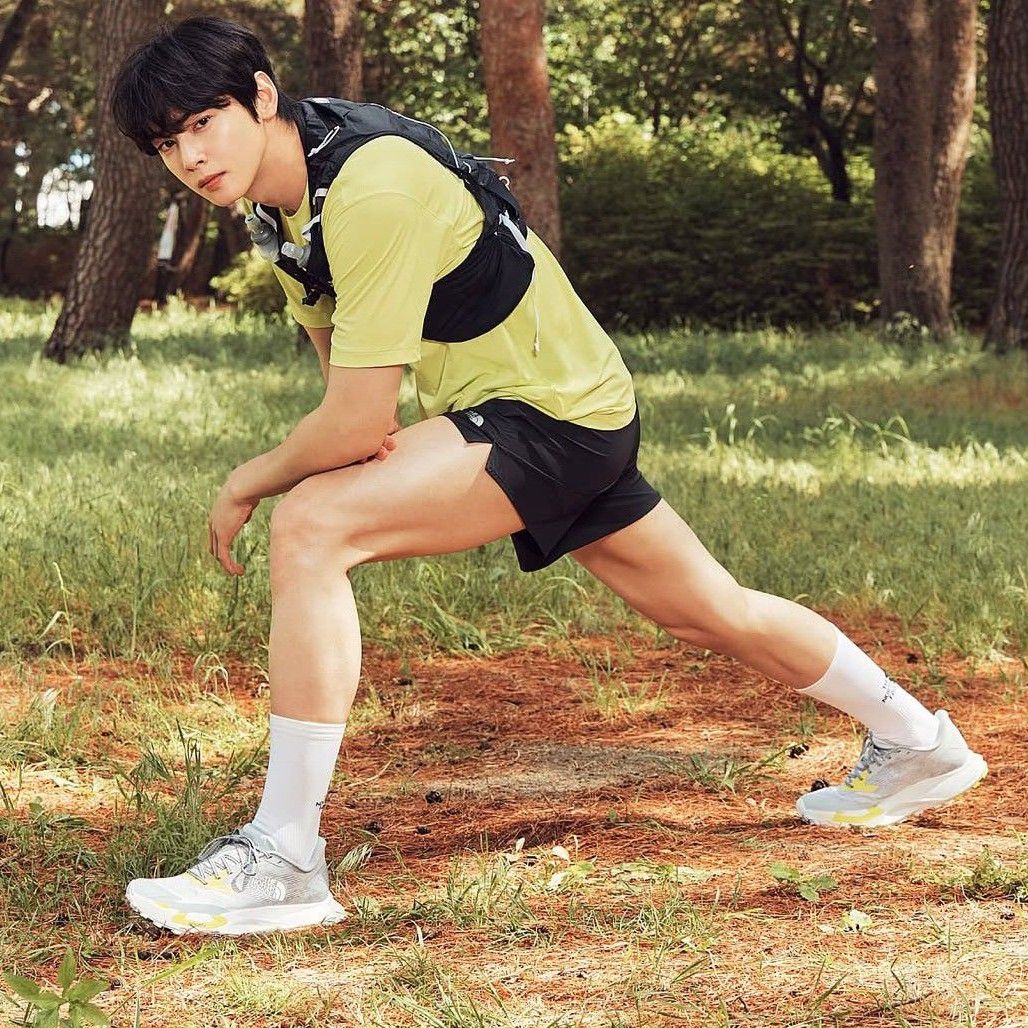 A moment captured by a fan of Cha Eunwoo