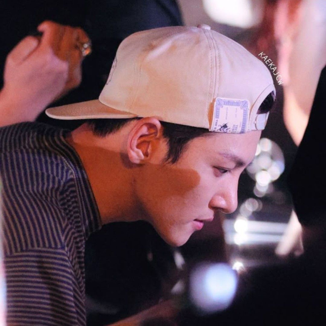 粉丝拍下的池昌旭瞬间