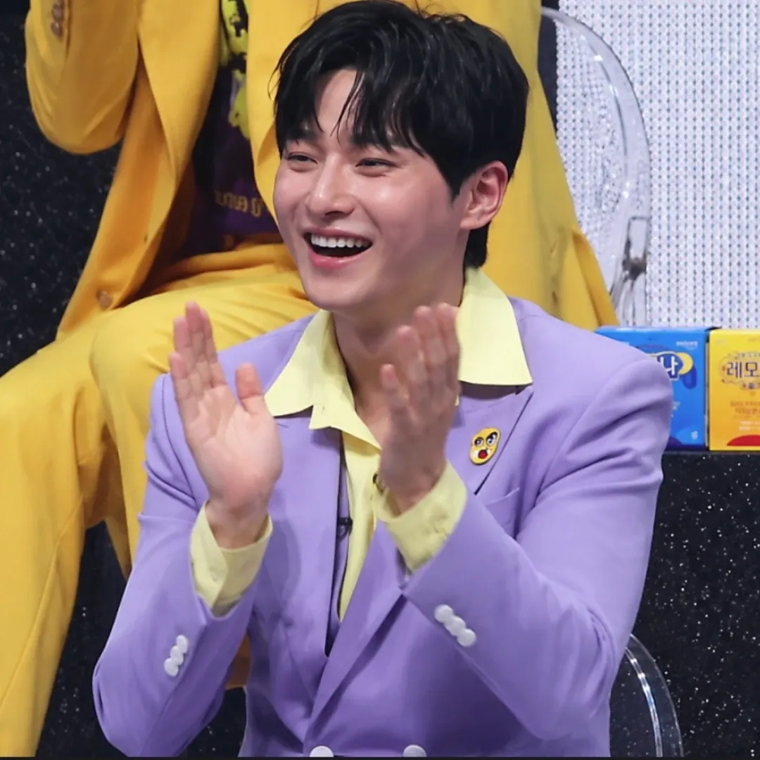 A moment captured by a fan of Seong Ri