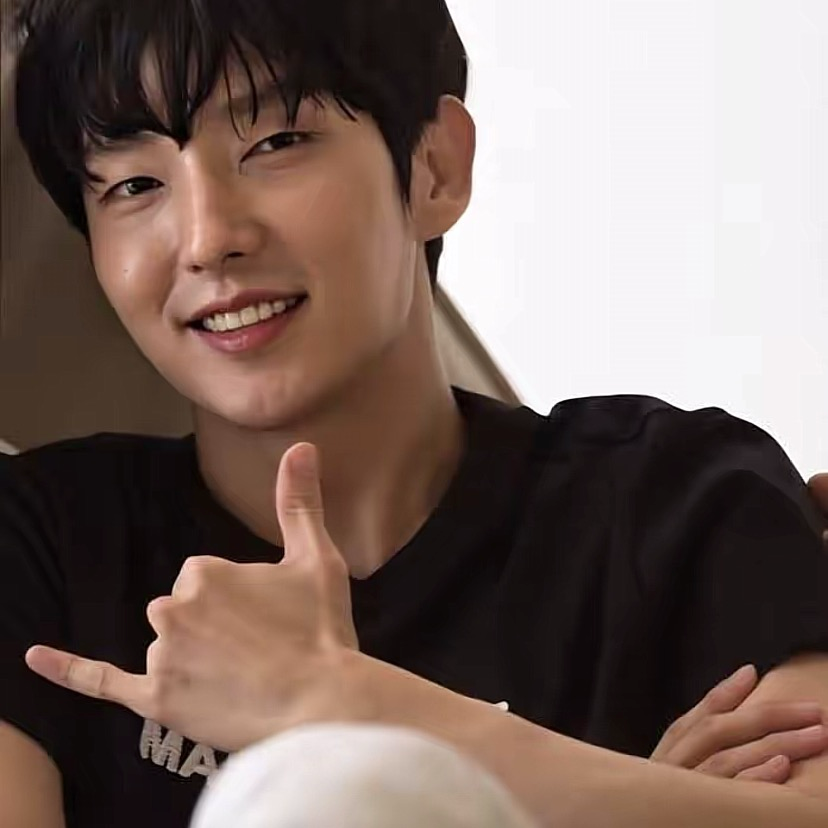 Foto terbaru dari Lee Joongi