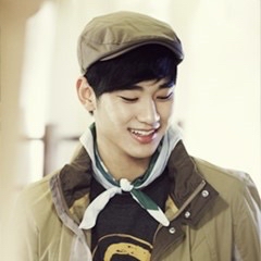 金秀賢的最新照片