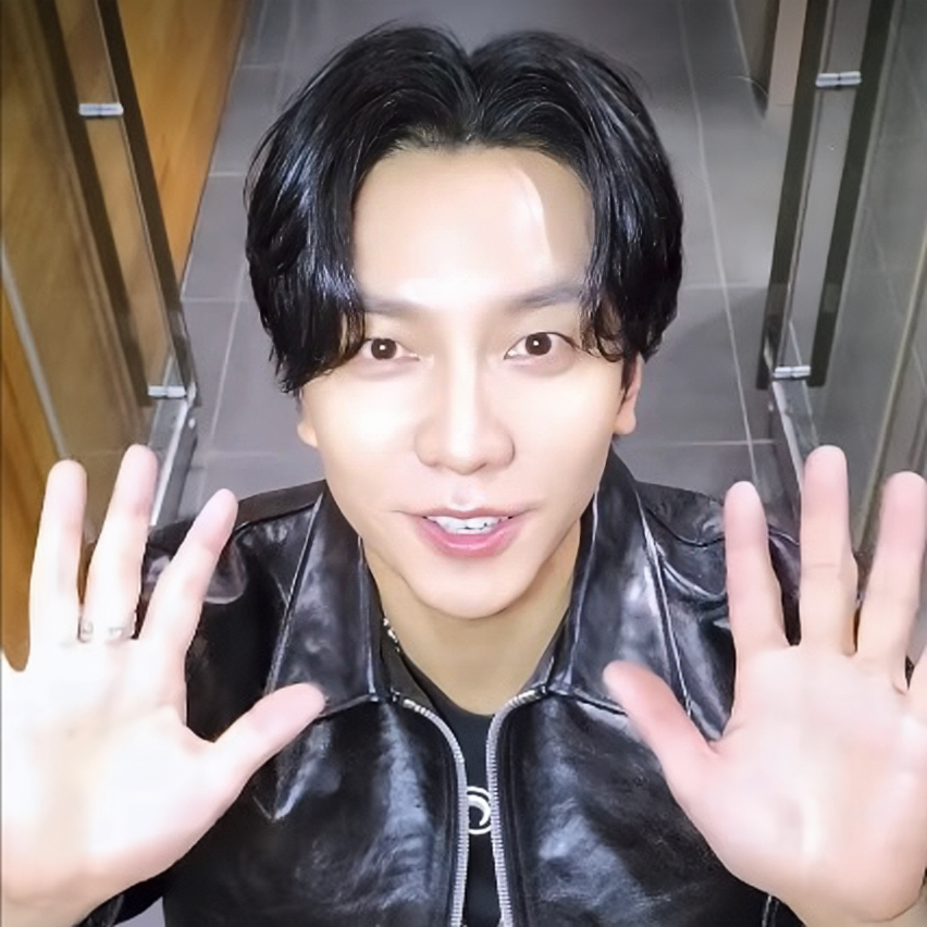 Foto terbaru dari Lee Seunggi