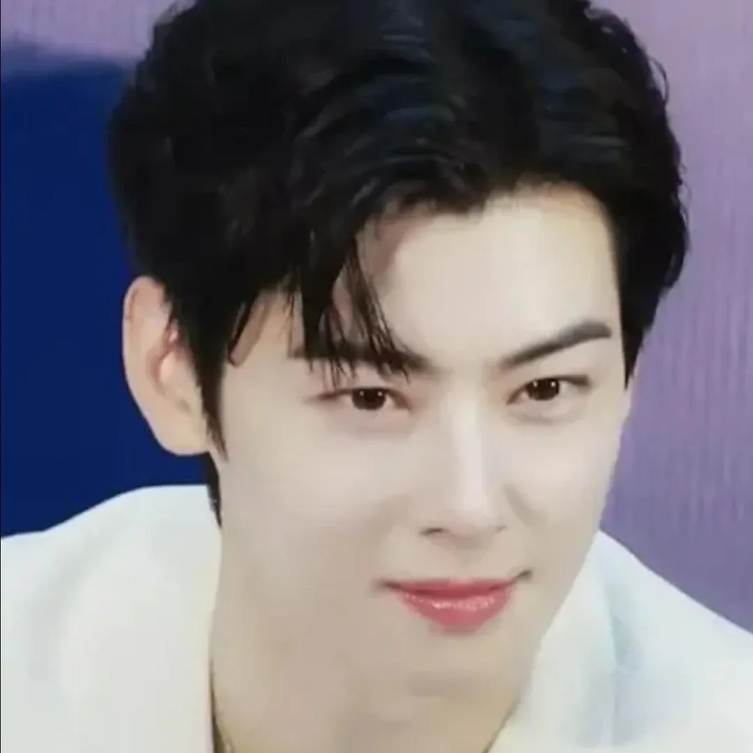 A moment captured by a fan of Cha Eunwoo