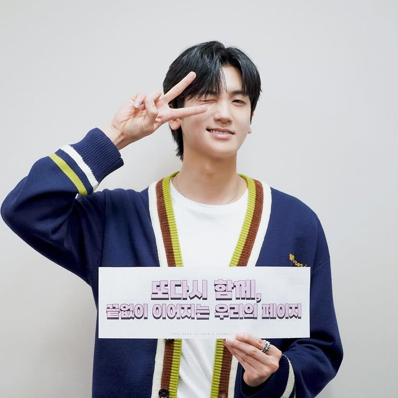 A moment captured by a fan of Park Hyungsik