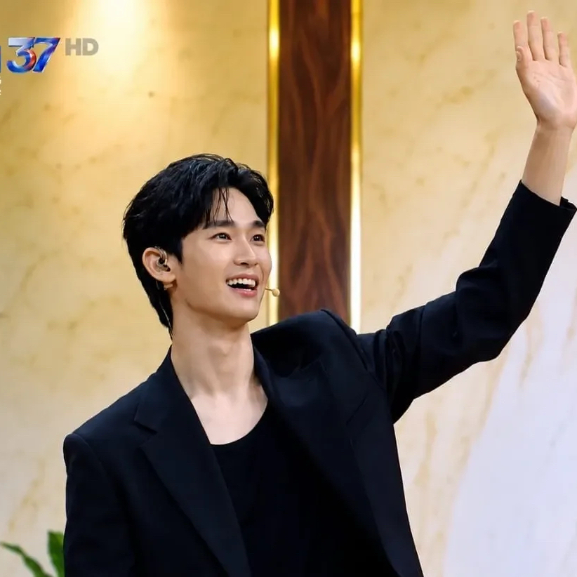 A moment captured by a fan of Kim Soohyun