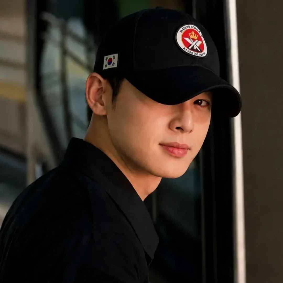 Behind-the-scenes cut of Cha Eunwoo